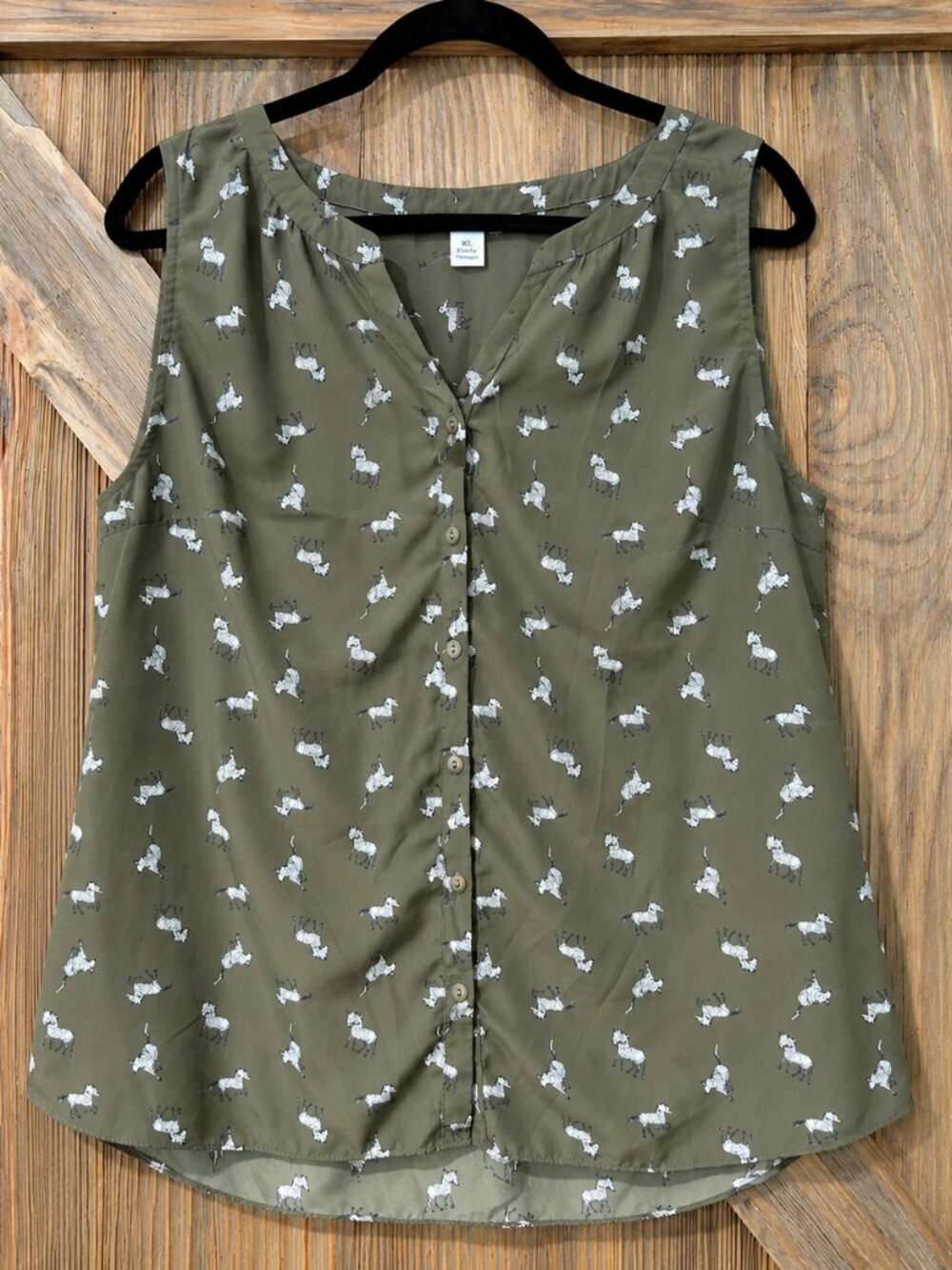 Croft & Barrow Women’s XL Olive Green Zebra Print Sleeveless Button Blouse